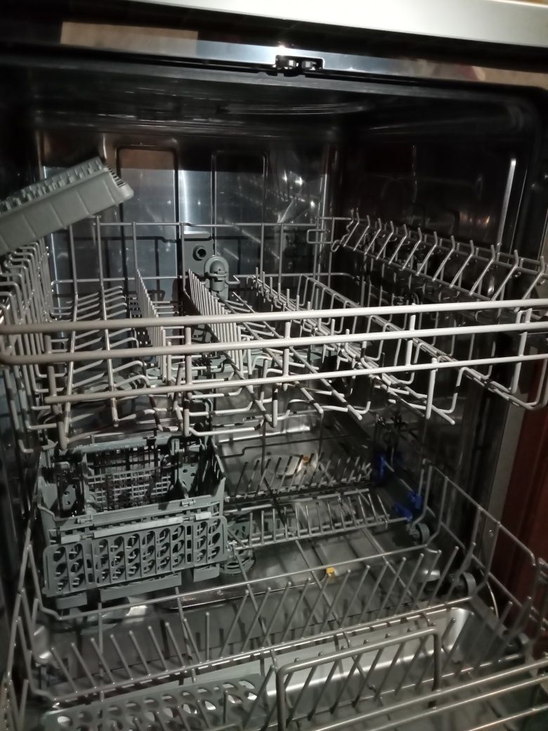 Продам посудомоечную машину