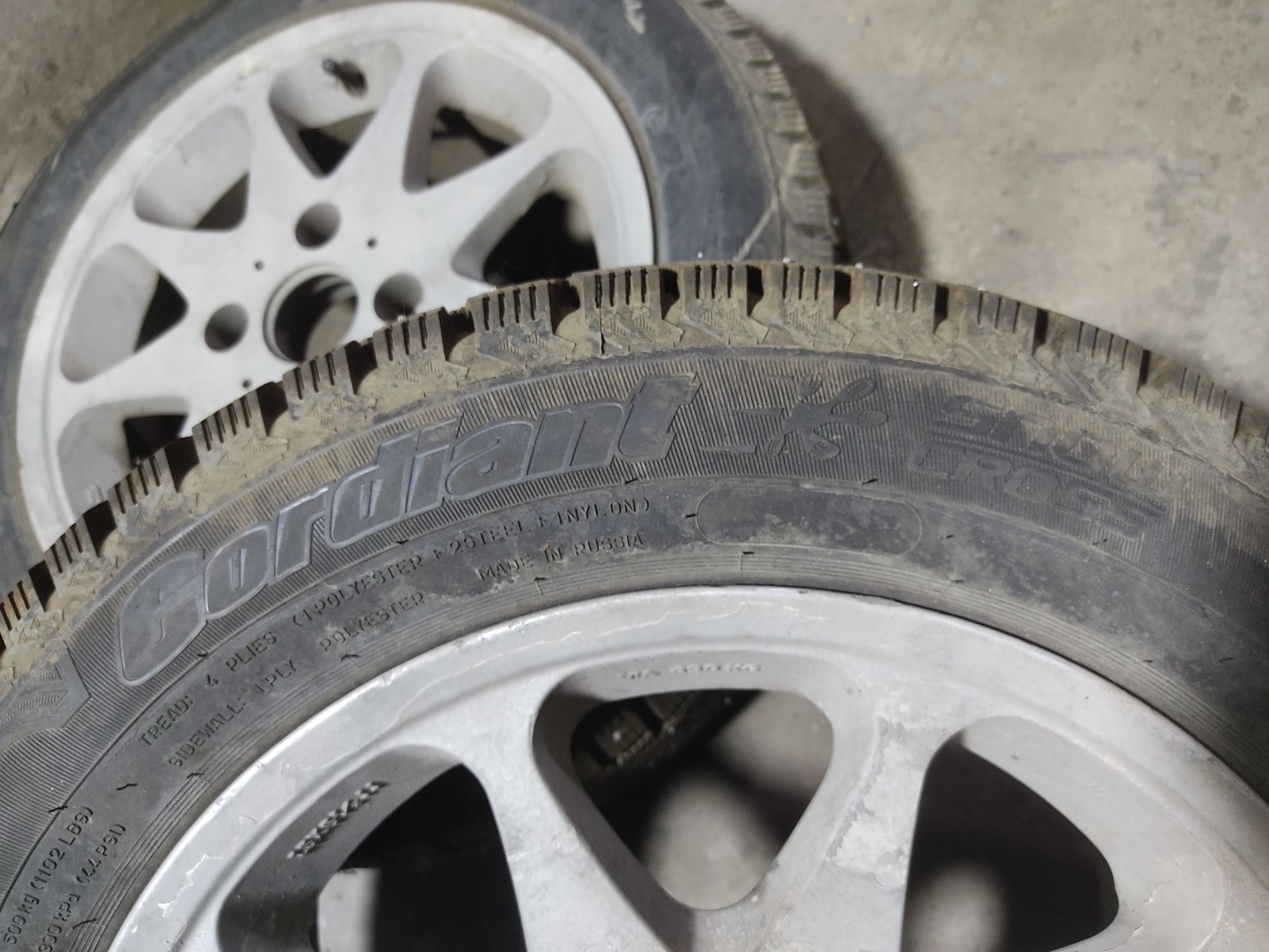 Диски с зимней резиной  Cordiant Snow Cross 185/60 R15 84T с шипами