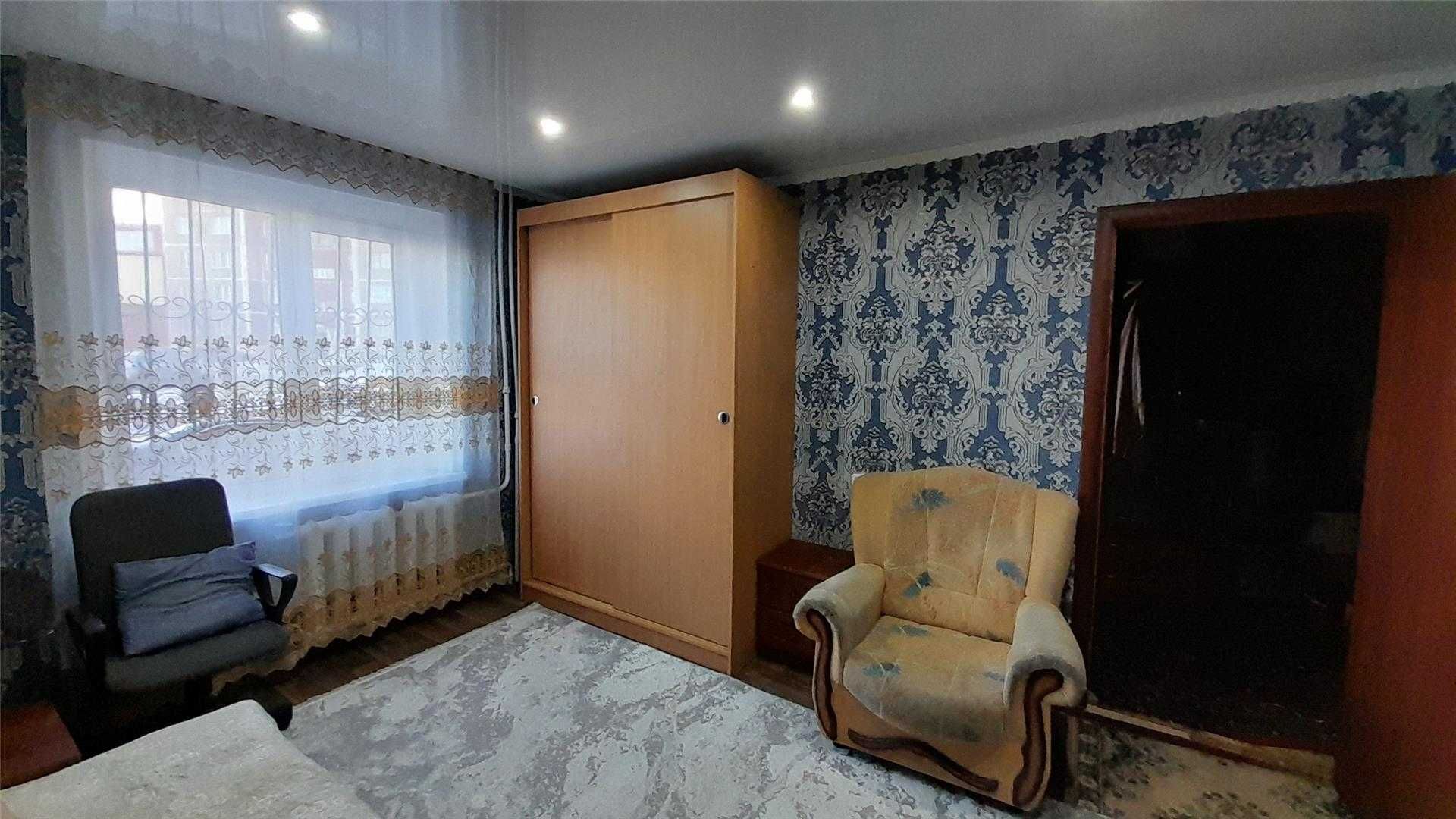 Продам 4 комн квартиру на 8 мкр на 1эт/9 эт