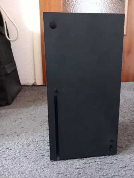 Консоль XBOX SERIES X 1TB + геймпад.