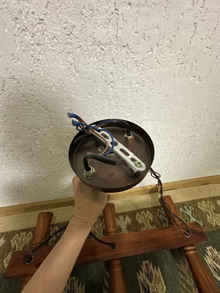 Продам люстру, дерево
