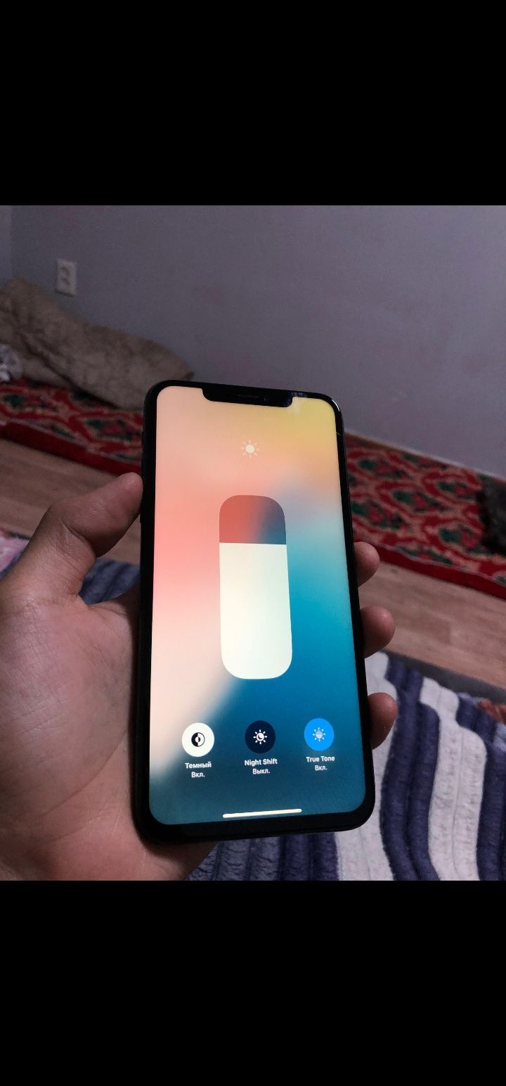 iPhone 11 Pro Max 256gb 
True Tone есть
Минус Фейс и вибрац