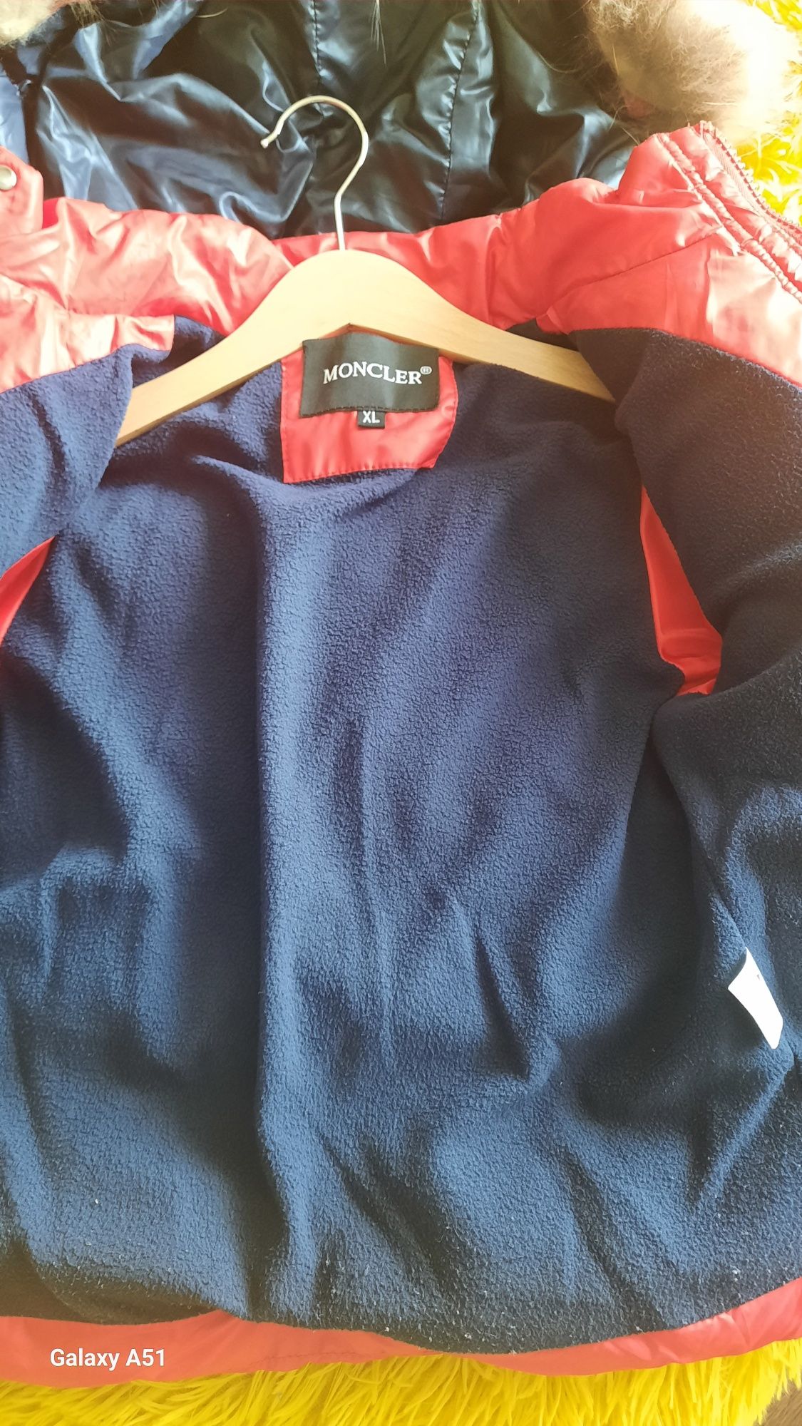 Продам детскую зимнюю куртку