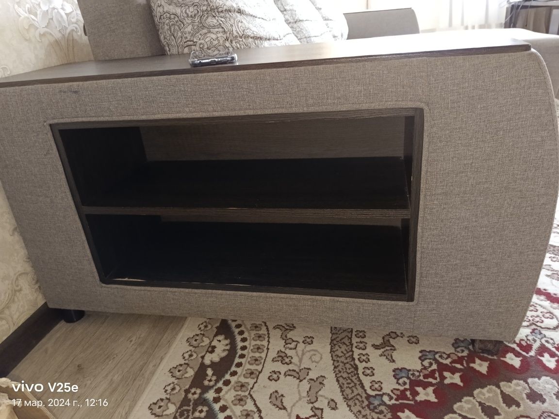 Продам диван, мебель для гостиной или спальни, почти новый, цвет:серый
