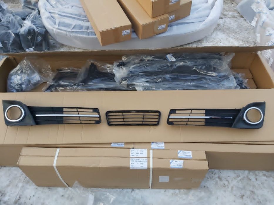 Решетка в бампере/оправа туманка на Camry 50 SE / Камри 50 СЕ