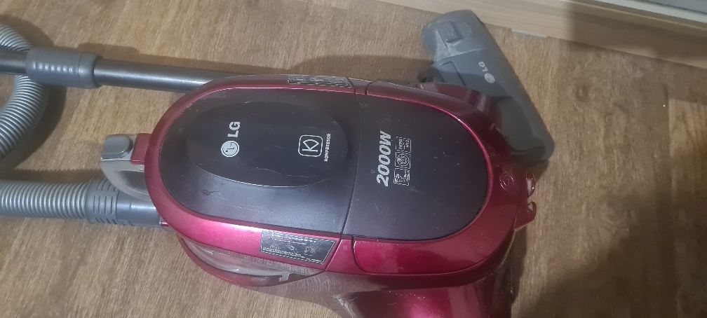 Продам рабочий пылесос LG, мощность 2000 W. Цена: 22 000 тг.