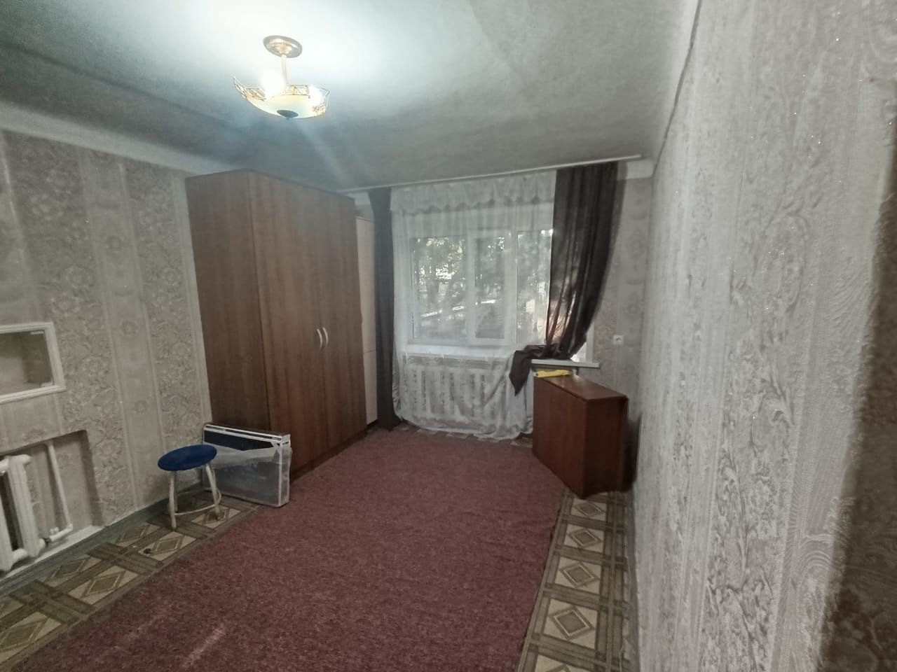 Сдам однокомнатную квартиру по улице Белинского 17 в  первый этаж