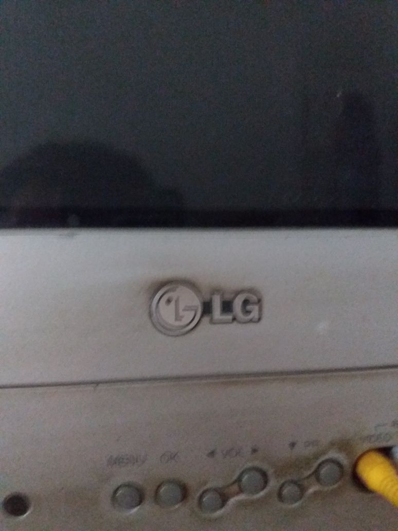 Продам телевизор LG Flatron б/у