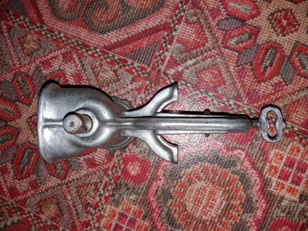 Старинная мясорубка  АЗТМ / 1961 г