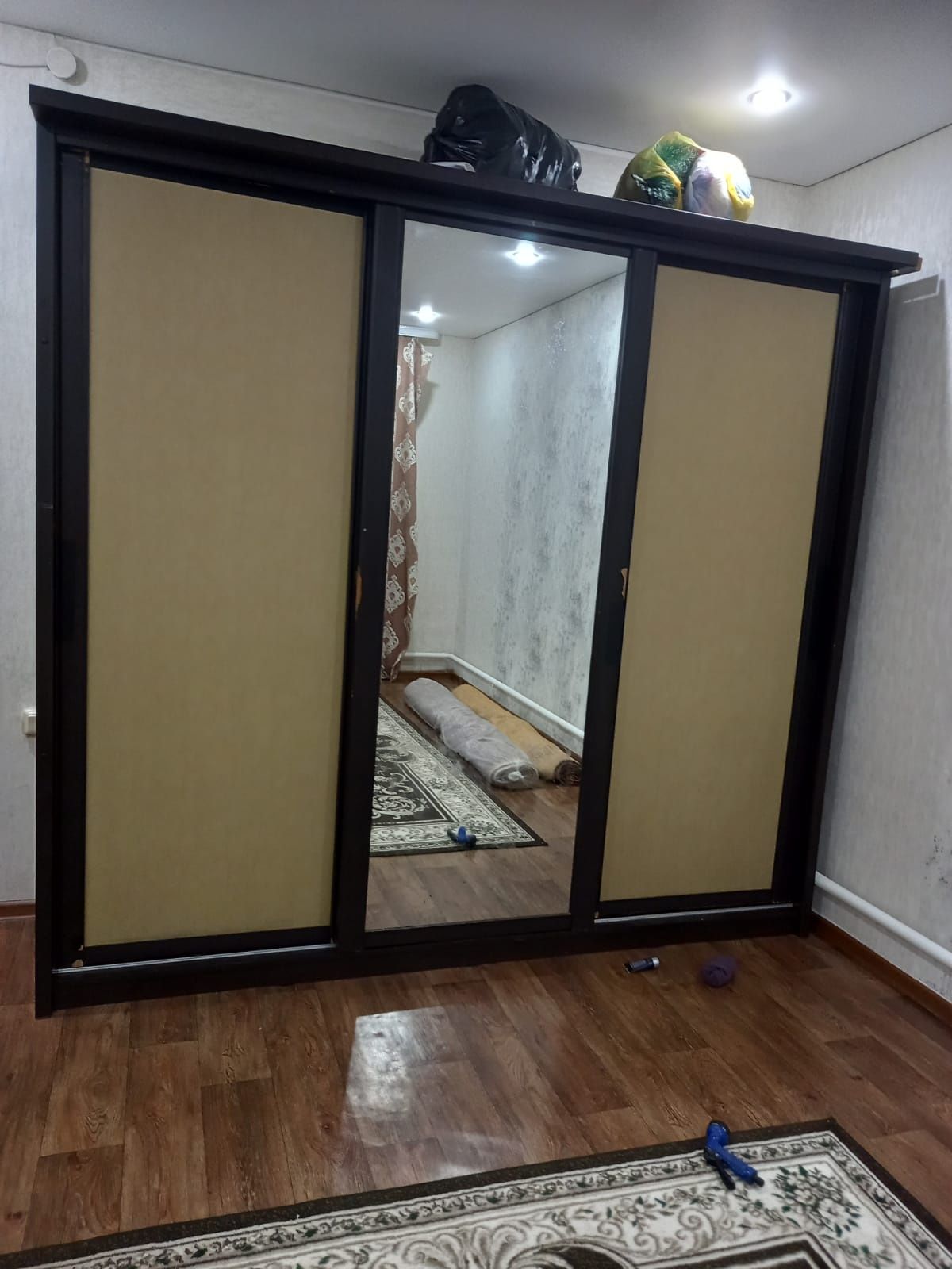 Продам шкаф в хорошом качестве!