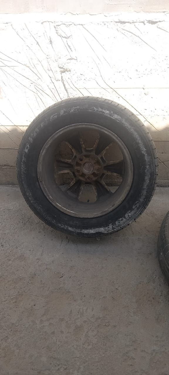 Б/у покрышки с дисками,размері 225/65R17
