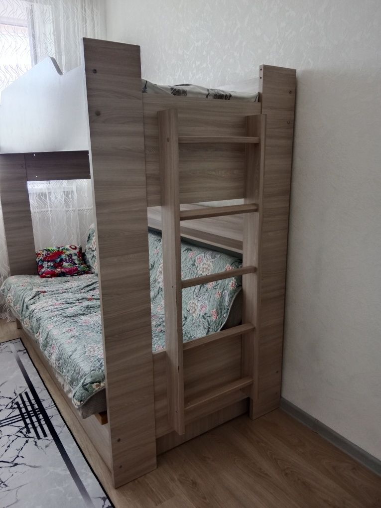 Продам двухярусную кровать