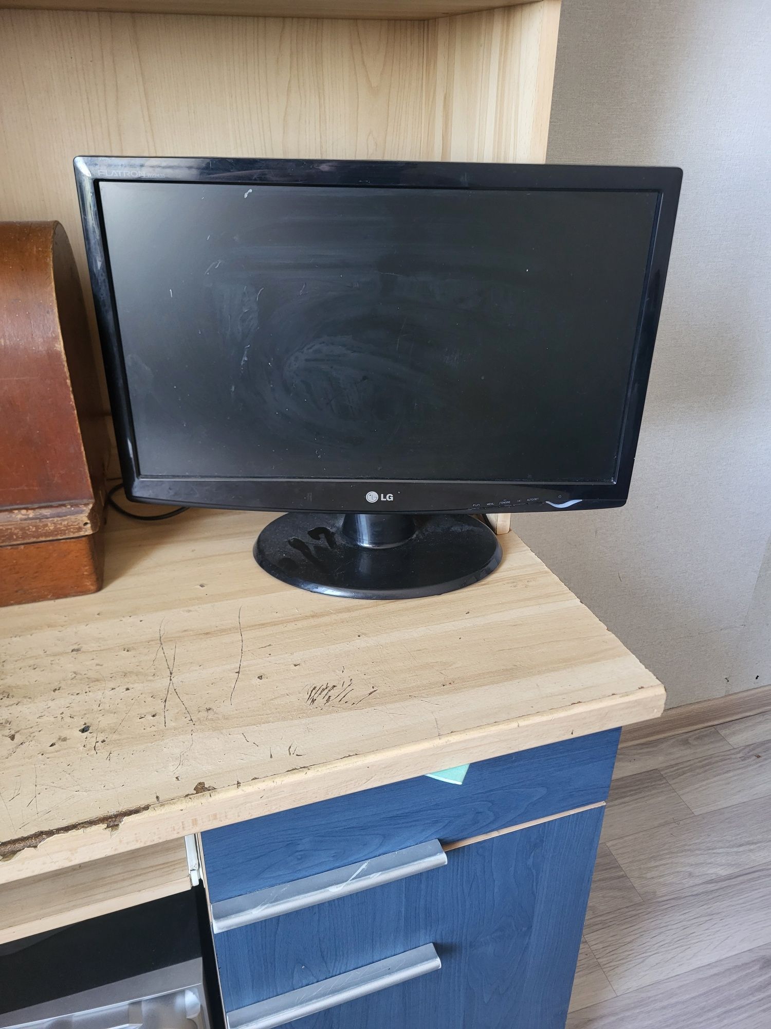 Продам компьютер в месте сабуфером (усилителем).