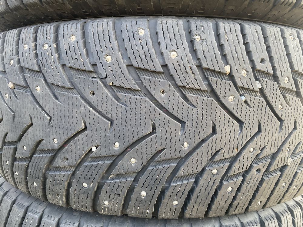 Три штуки зимние шипованные шины 275/65/17 275/65R17 Nankang.