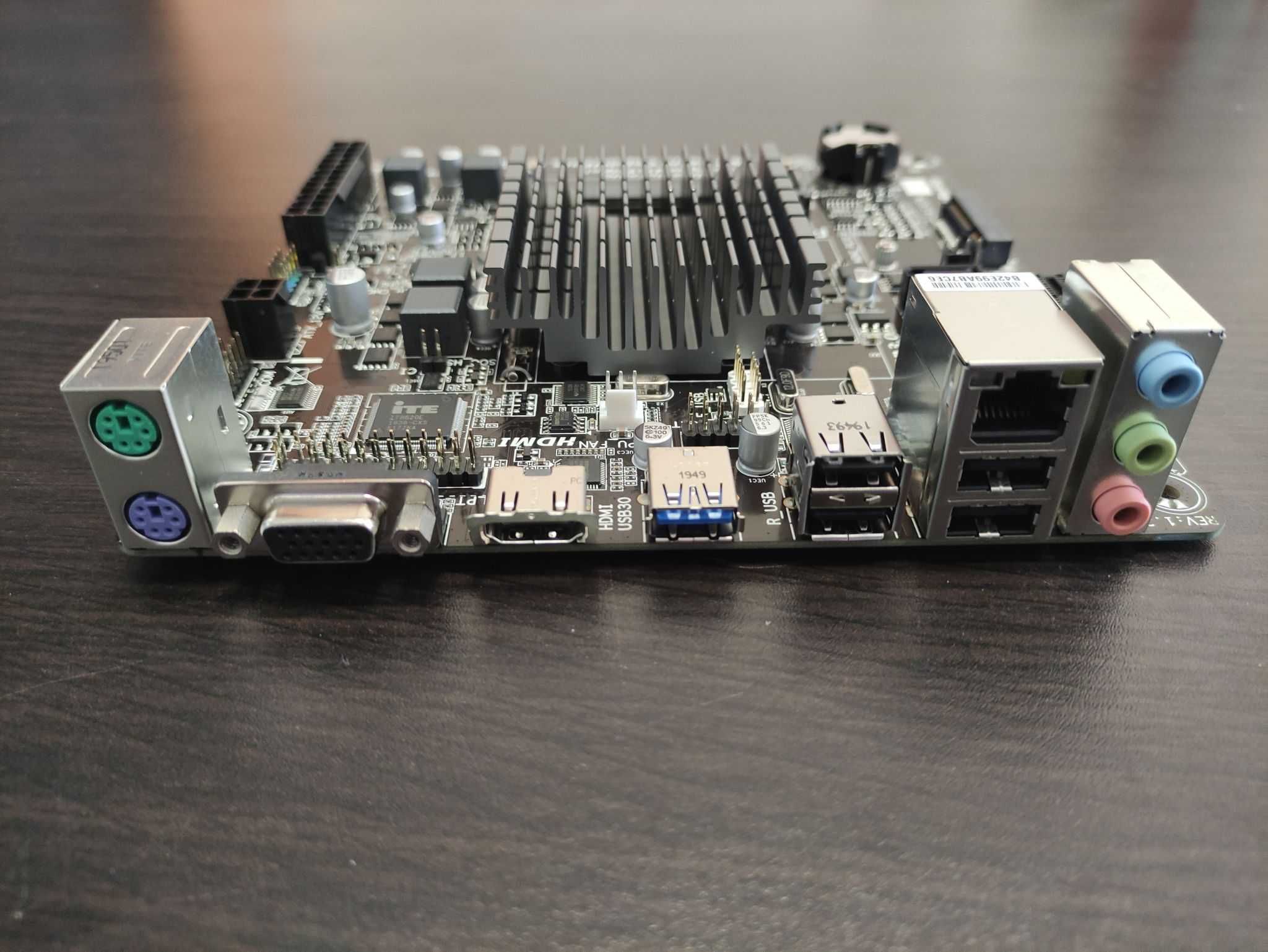 Материнская плата Mini-ITX  Gigabyte GA-J1800N-D2H