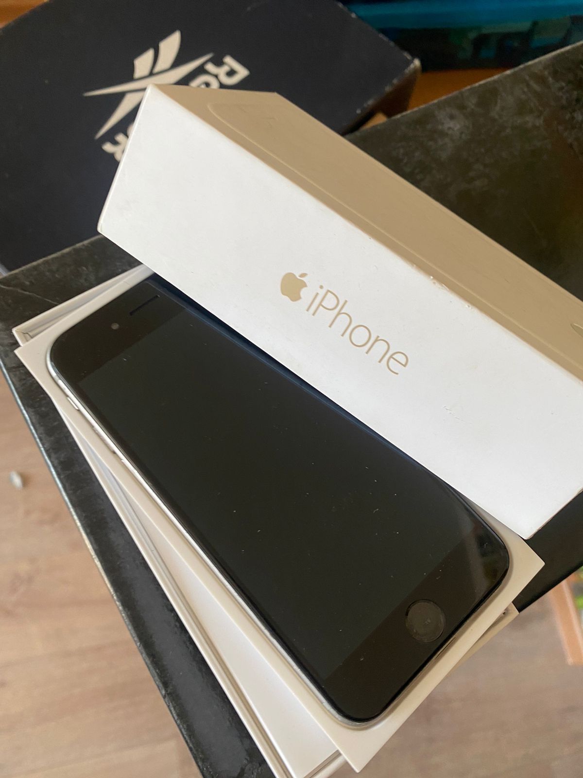 Продам iphone 6 нерабочий на запчасти