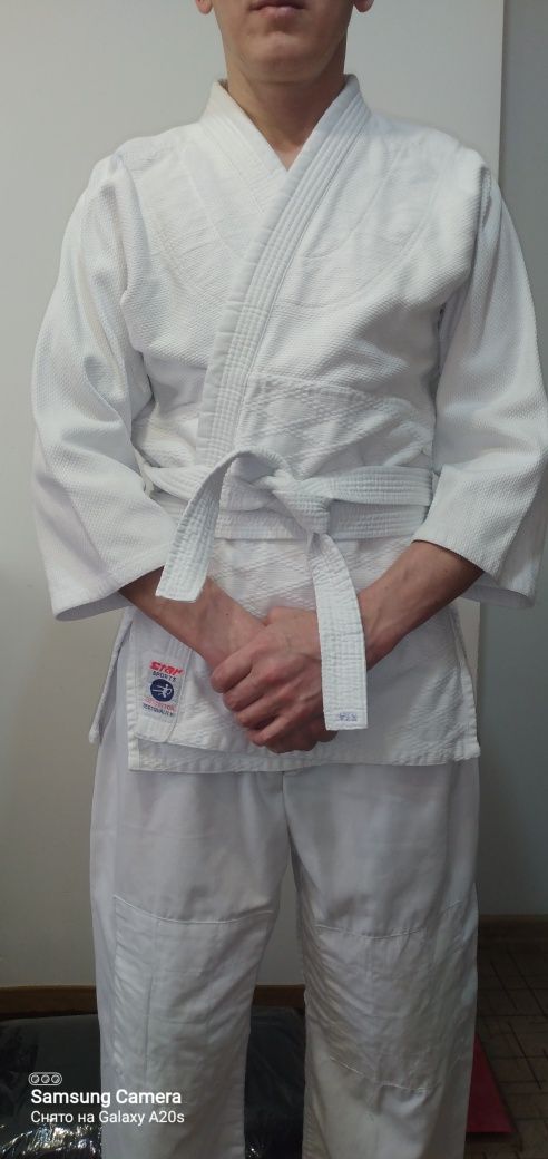 Продам кимоно спортивное