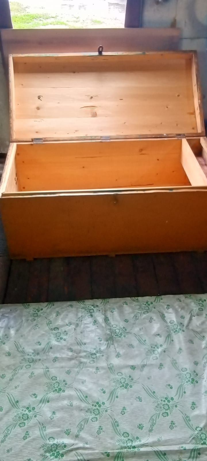 Сундук б/у деревянный.