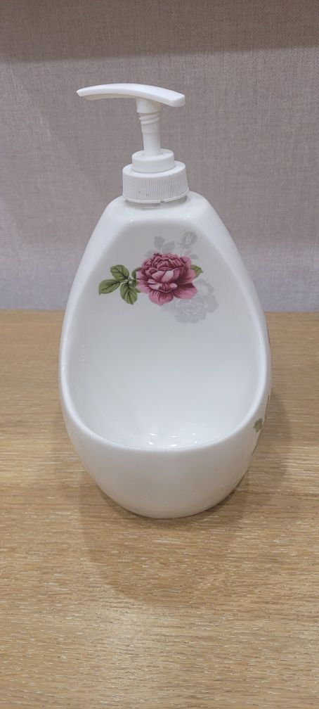 Продам новый дозатор Arti-M для жидкого мыла
