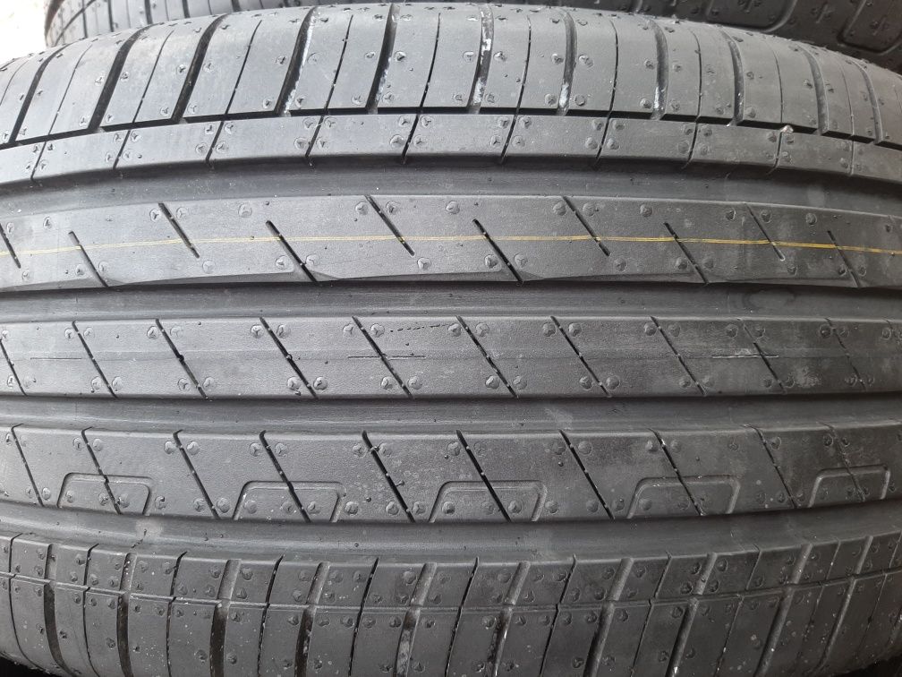Продам шины 215/55/17 новые