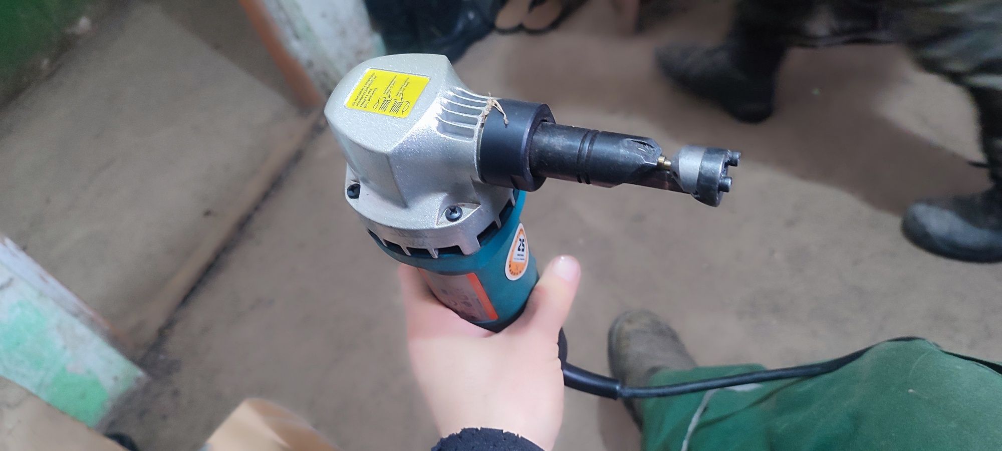 Продам электрические ножницы,высечные