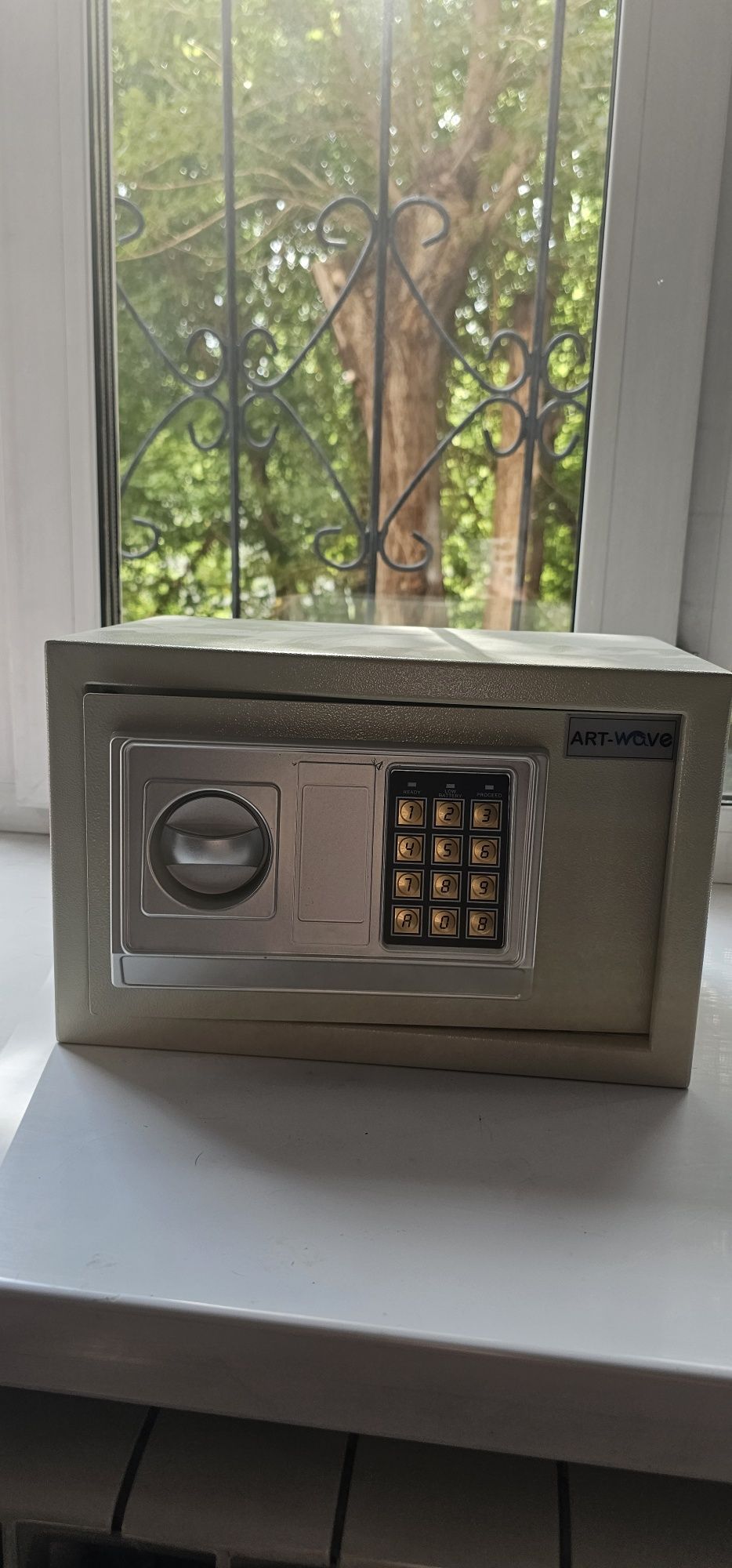 Продам сейф б/у 15.000 тыс