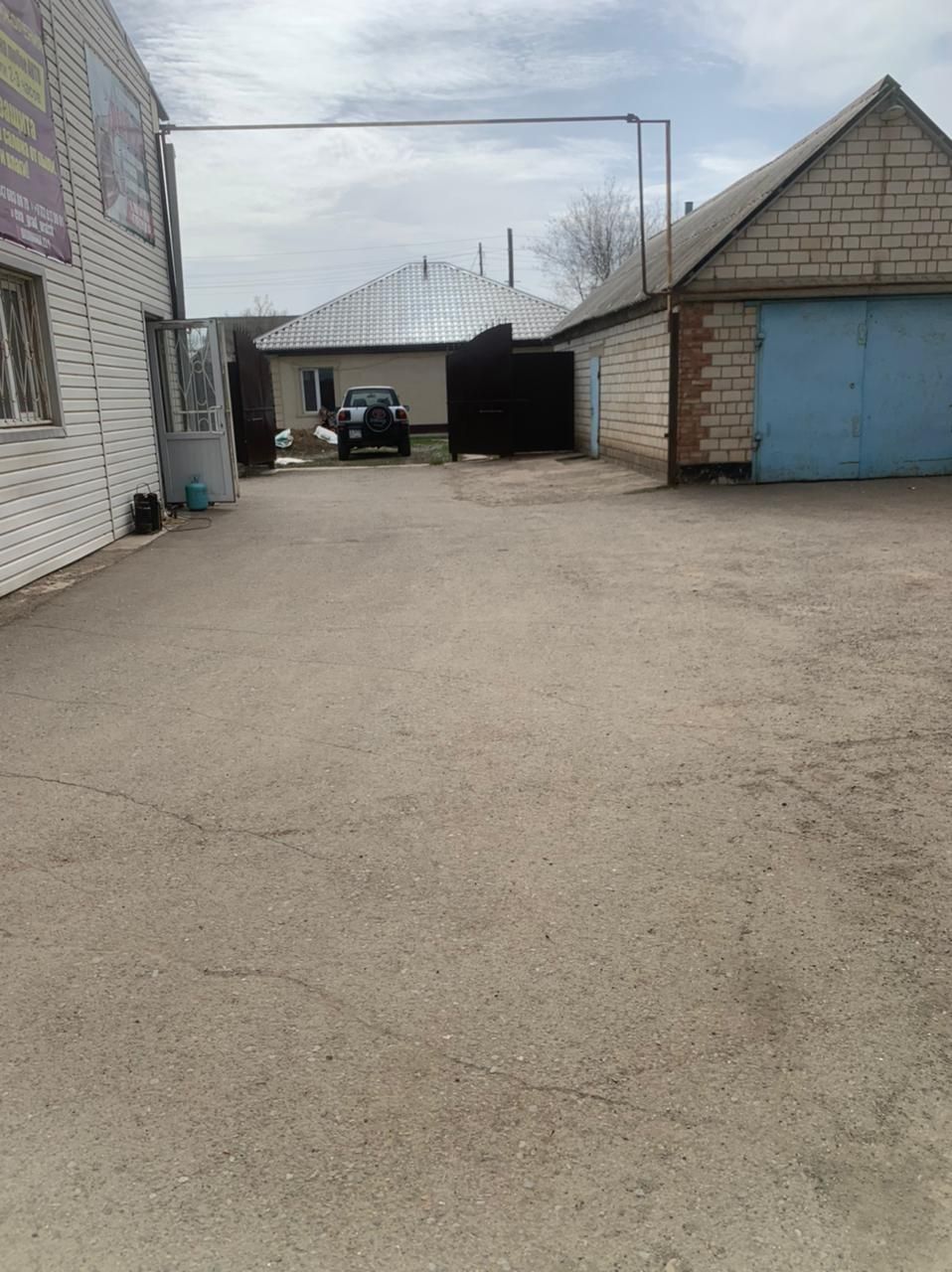 Продам в комплексе автосервис, дом, участок