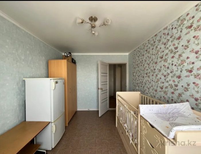 Продам 2-х к.кв, улучш. 8мкр . Срочно.