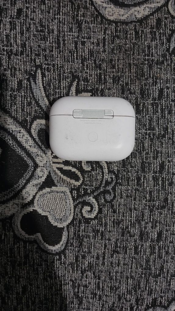 Здравствуйте всем продаю AirPods 4 поколения оригинал.
