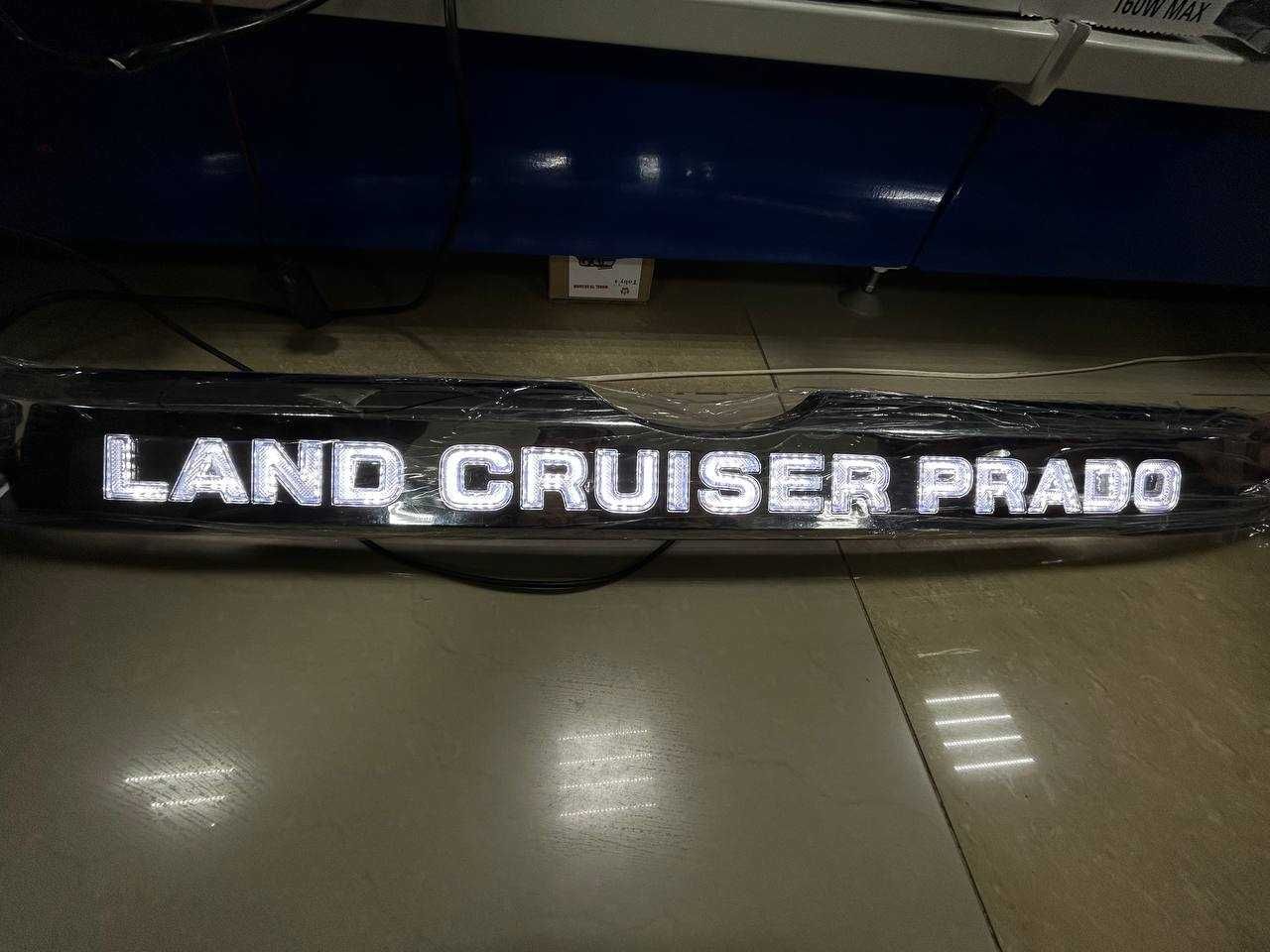 Накладка с подсветкой над номерным знаком Toyota L/C 200, Prado