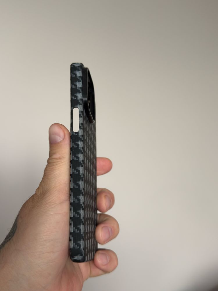 Продам чехол на  iphone 15 pro max kevlar оригинал