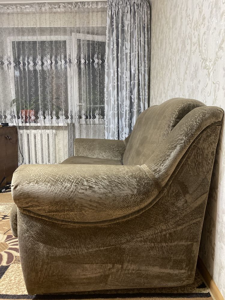 Продам раскладной диван на колесиках