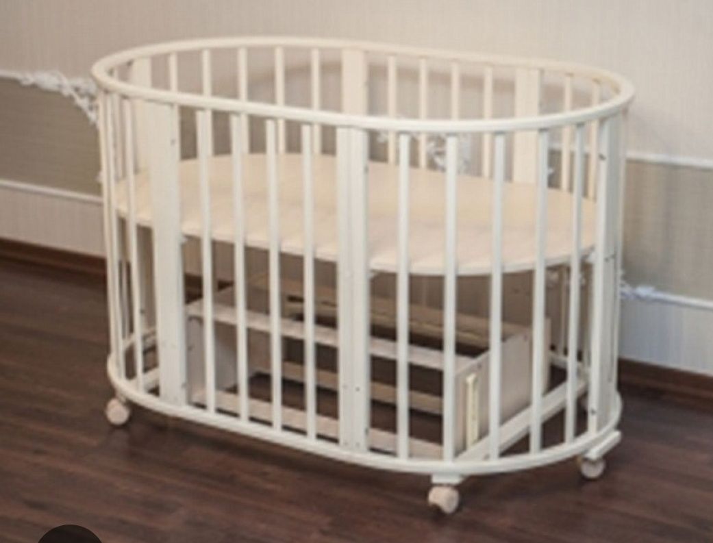 Продам кроватку TOMIX 9 в 1 с маятником и матрасик TOMIX 2 в 1