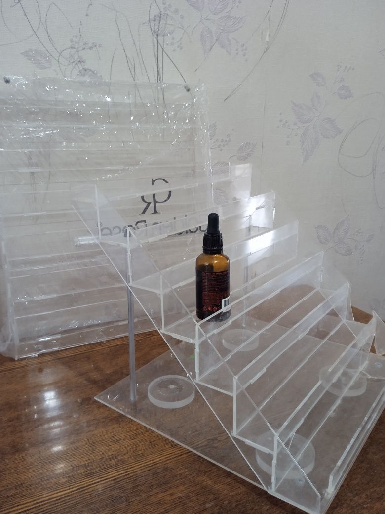 Горка из оргстекла, полка для лака.