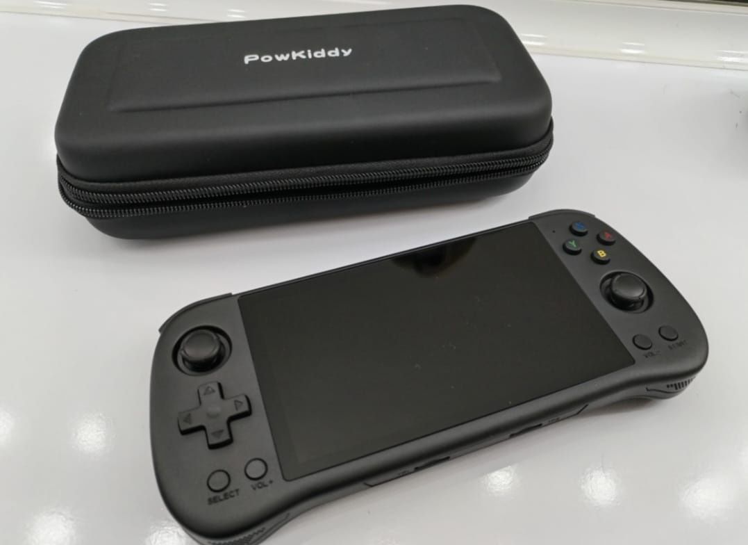 Игровая приставка почти новая +игры