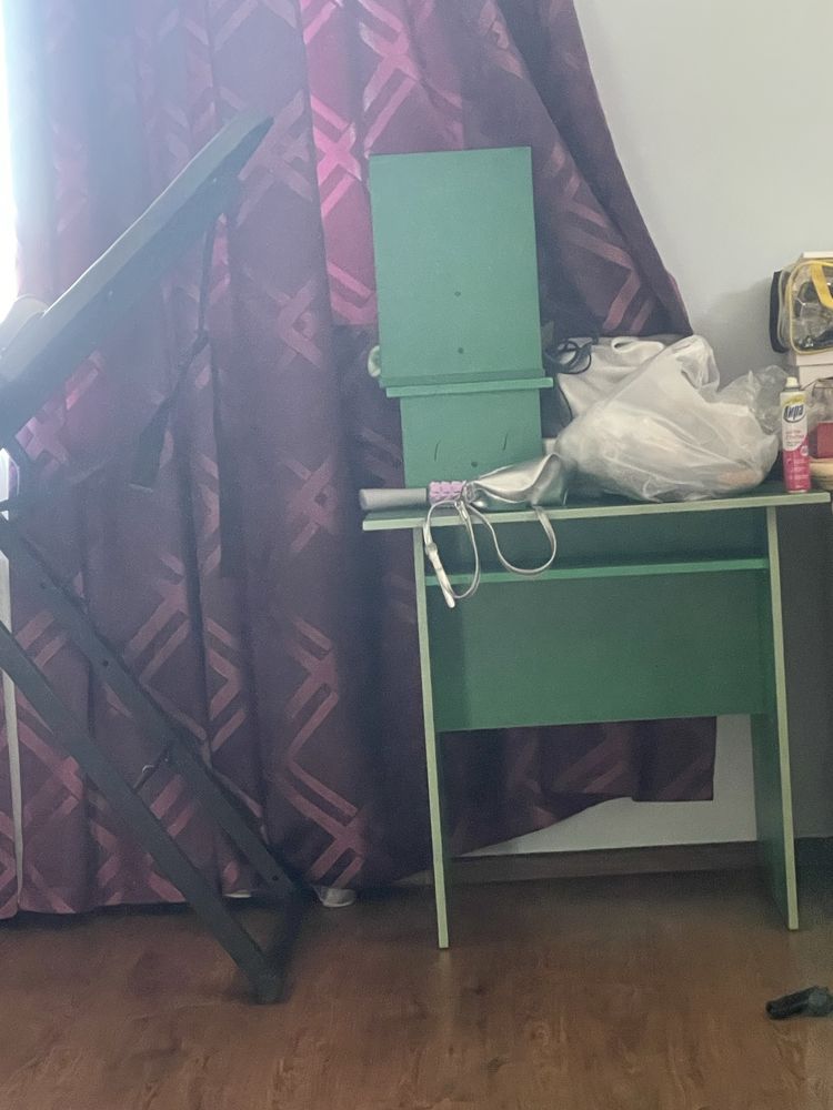 Стол для офиса в хорошем состояний
