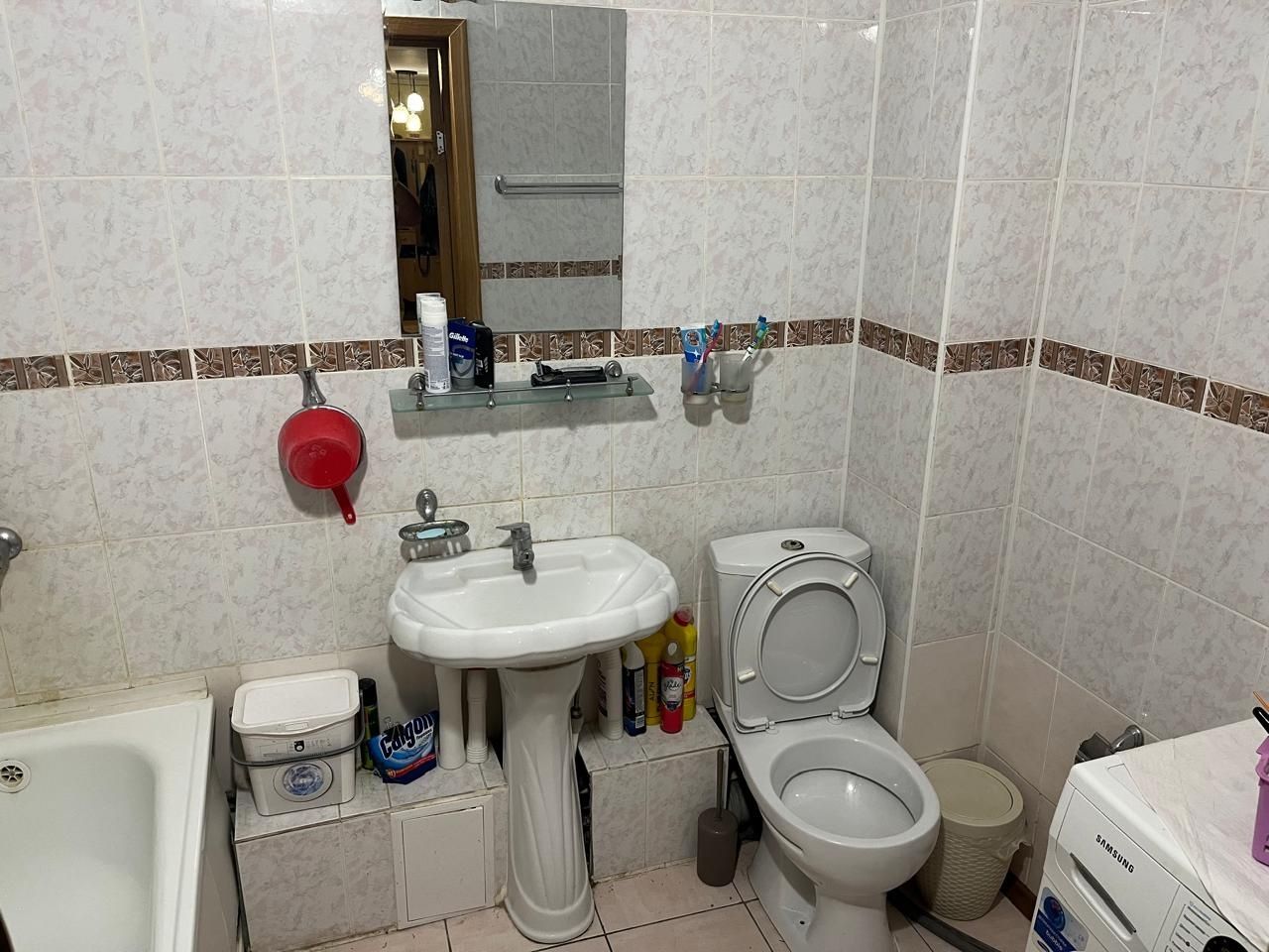 Продам 2 ком Достык Молл, ПВХ, 1/5, кирп., част. мебел., 20,9 млн.