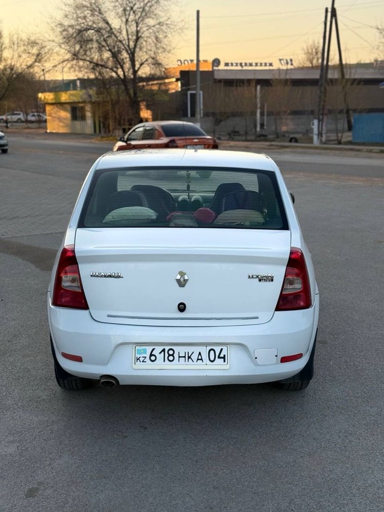 Продается рено логан 2011 года