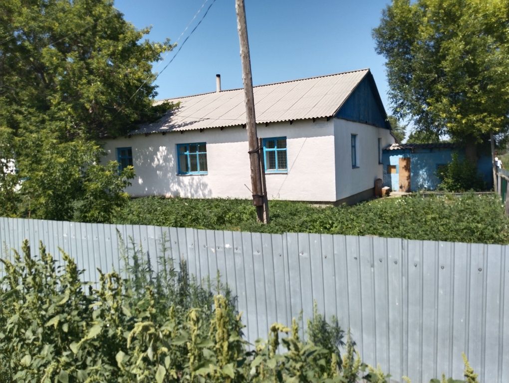Продам дом, с хоз постройками и 20 соток земли