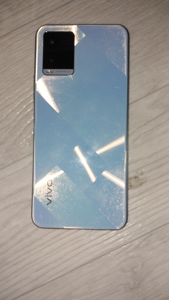 Телефон vivo y21