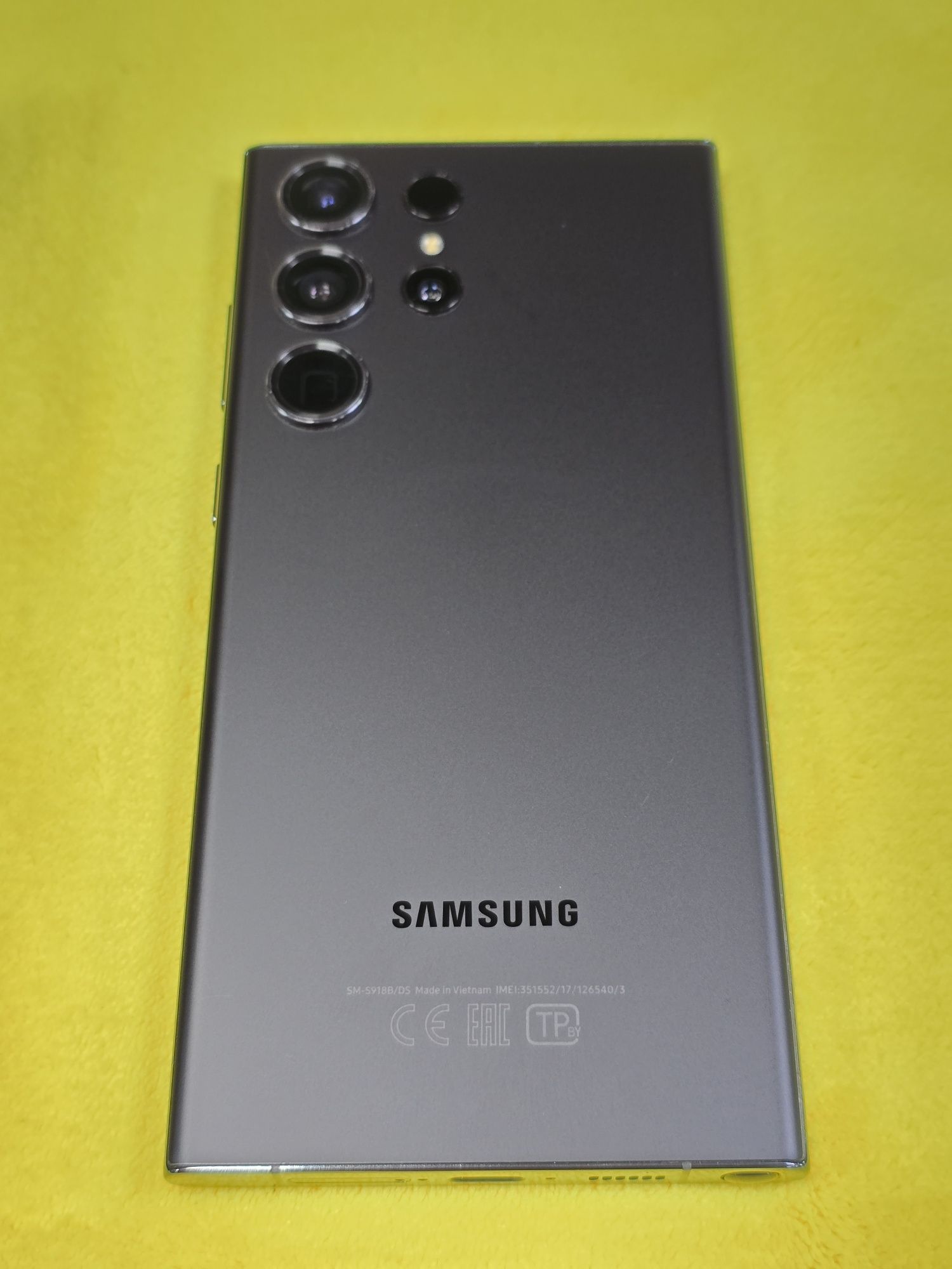Продам Samsung galaxy s23 почти как новая
