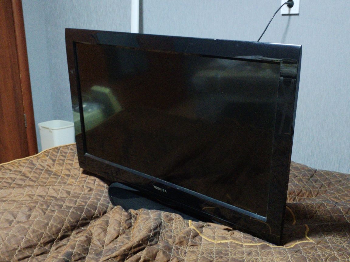 Небольшой телевизор toshiba 78х51см