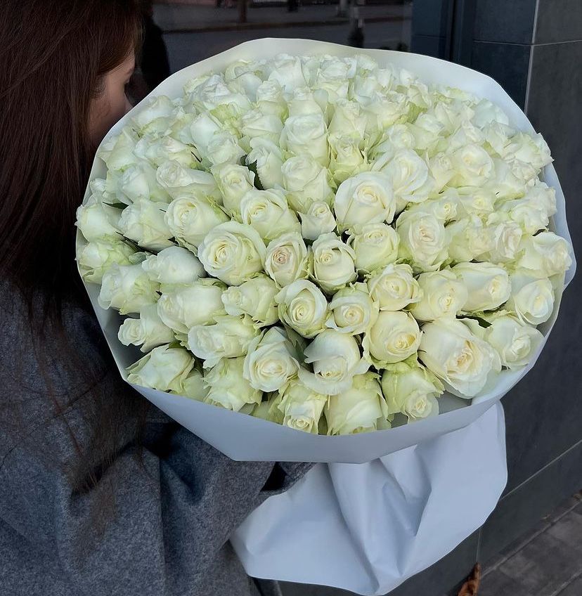Гортензий, кустовые розы, пионы большой выбор