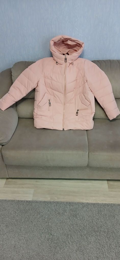 Продам куртку женскую.