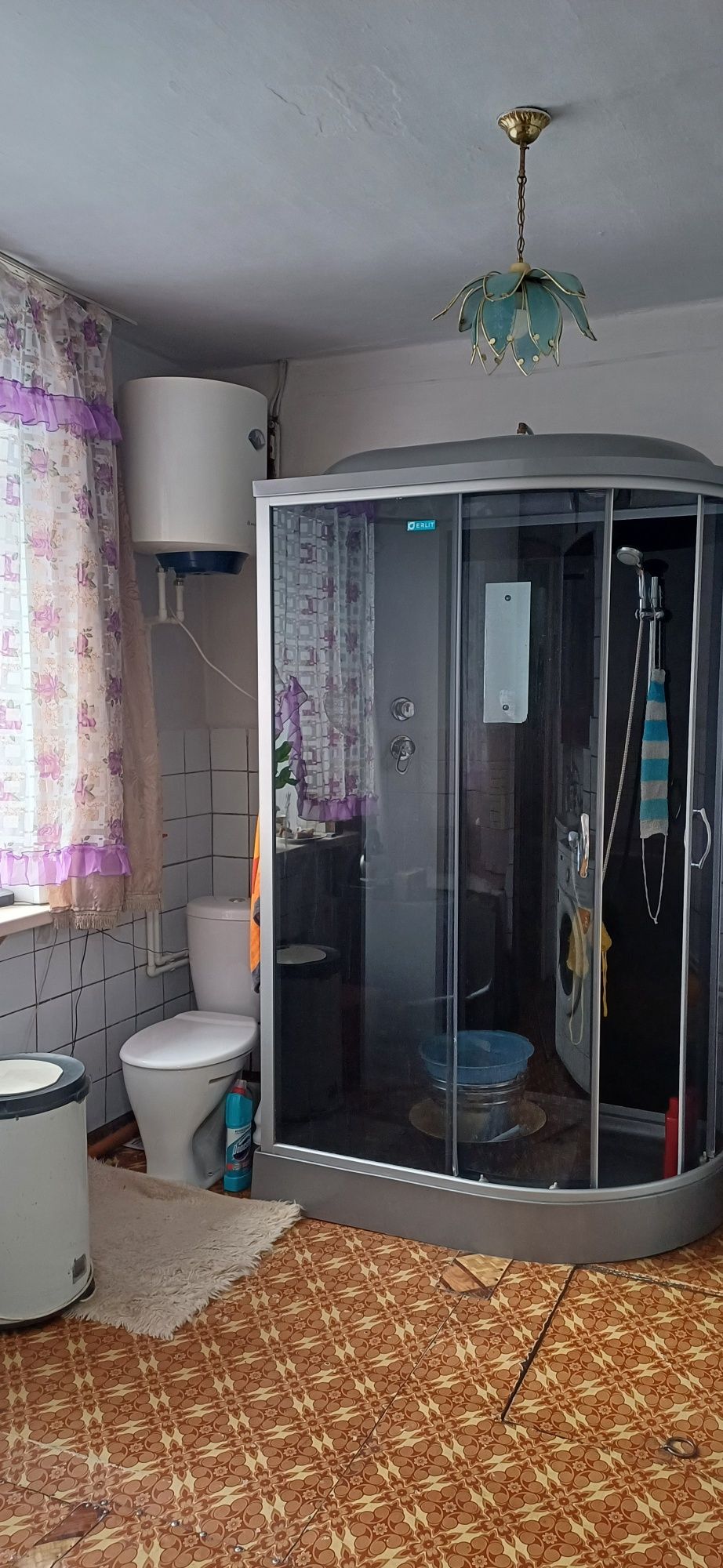 Продам дом, в двух квартирном доме по улице  Дорожной