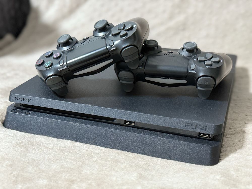 Продам PlayStation4 Slim