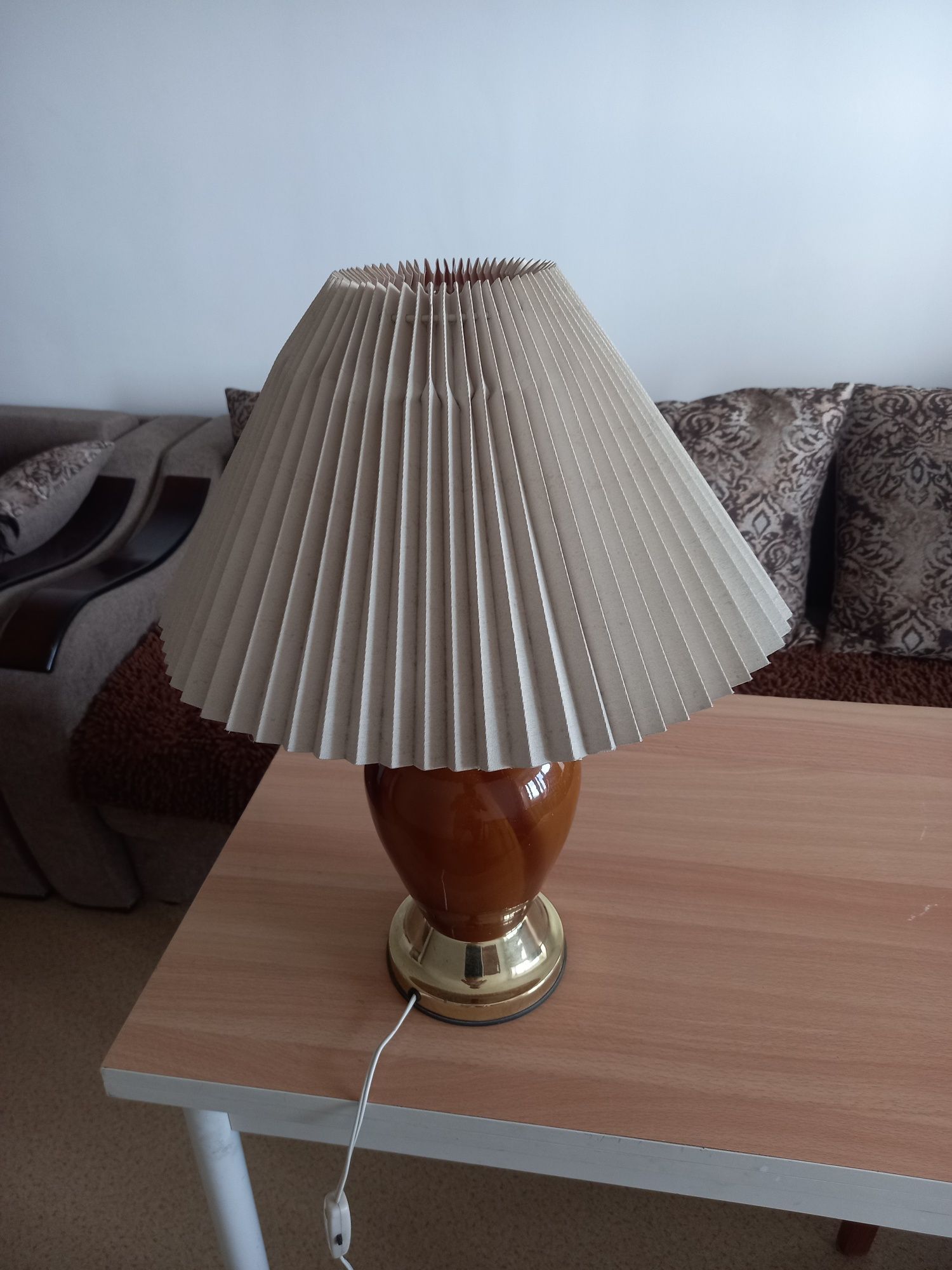 Продам светильник с абажуром