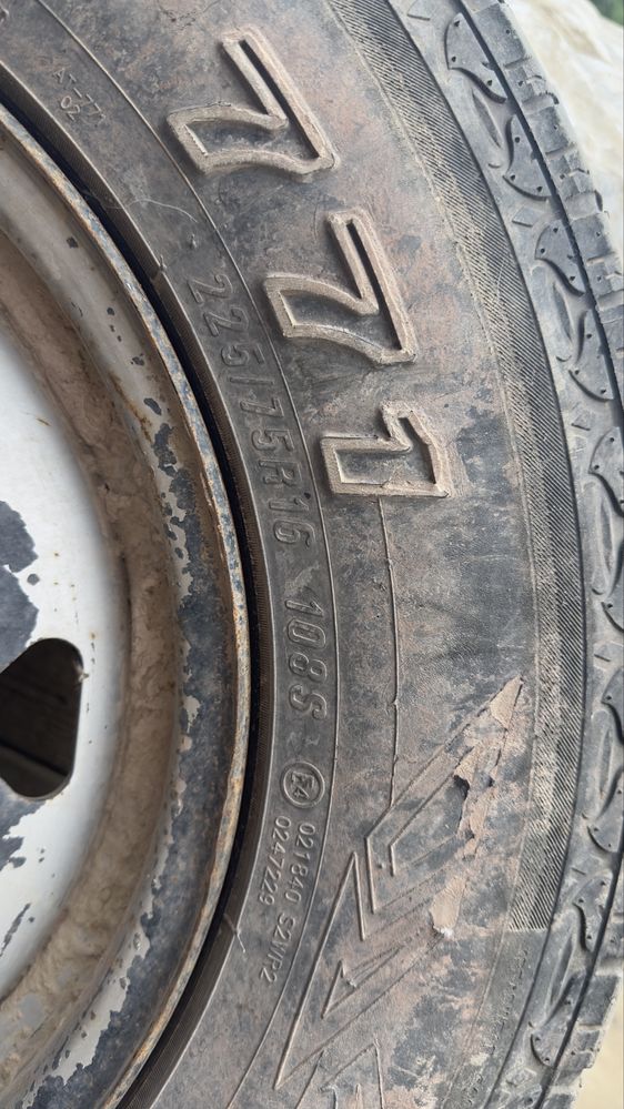 Запаска на хайлюкс 225/75R15