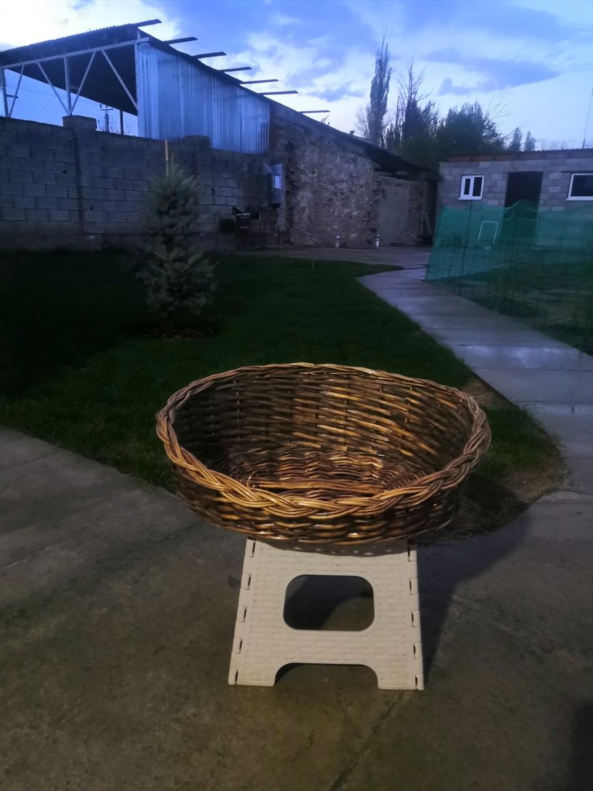 Продаются плетёные лежанки  для мелких/средних собак и кошек.
