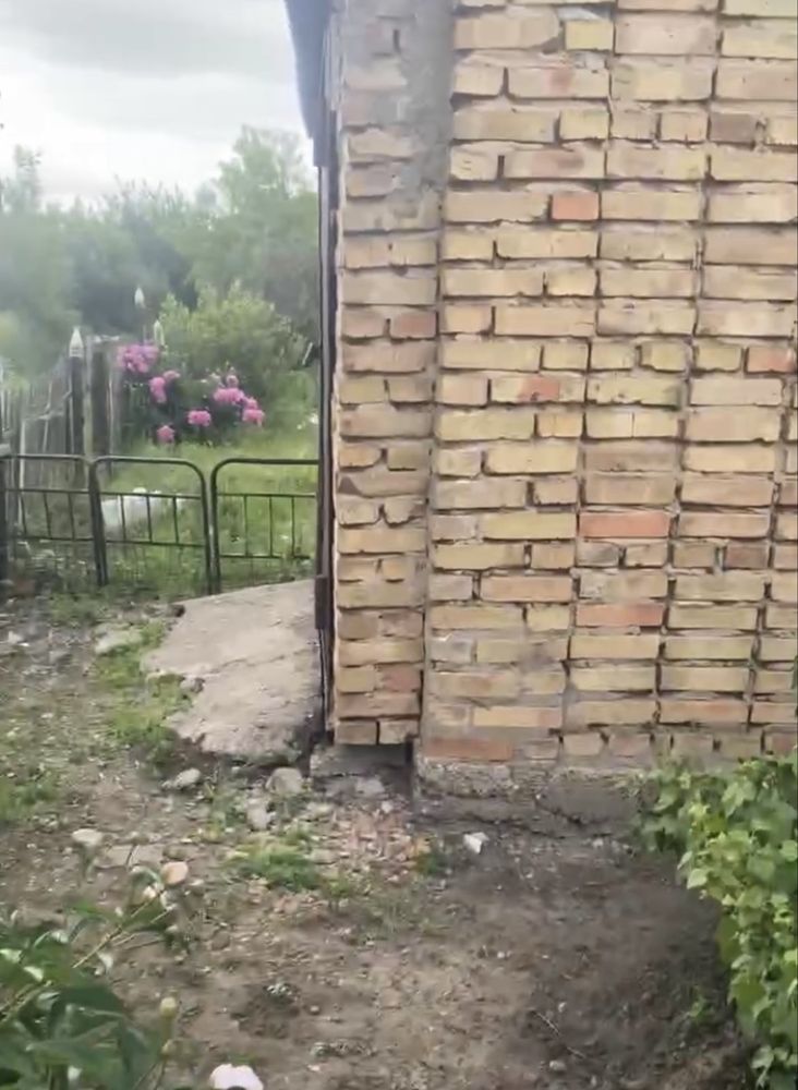Срочно продам  дачу в районе между Аэропортом и опытным полем!